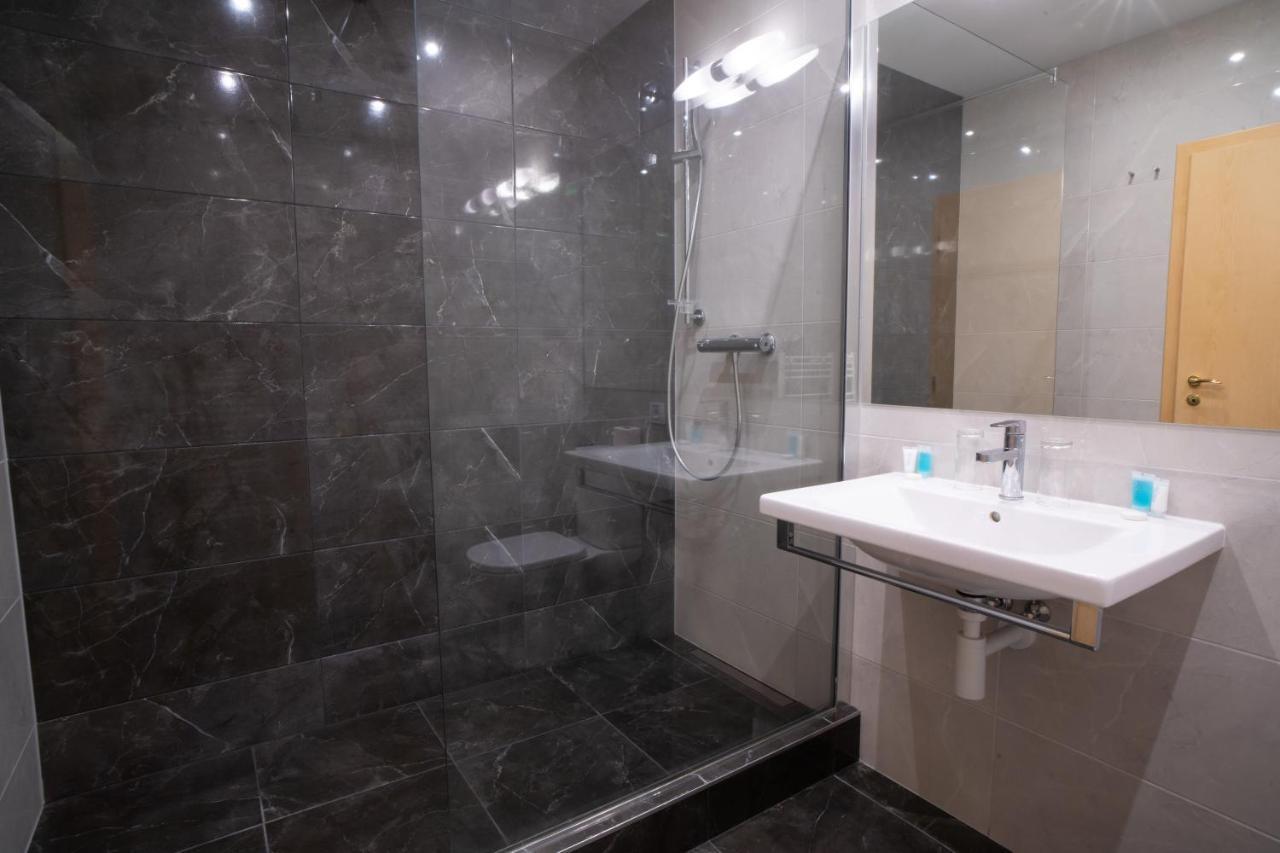 TeleDom Hotel Košice Eksteriør bilde
